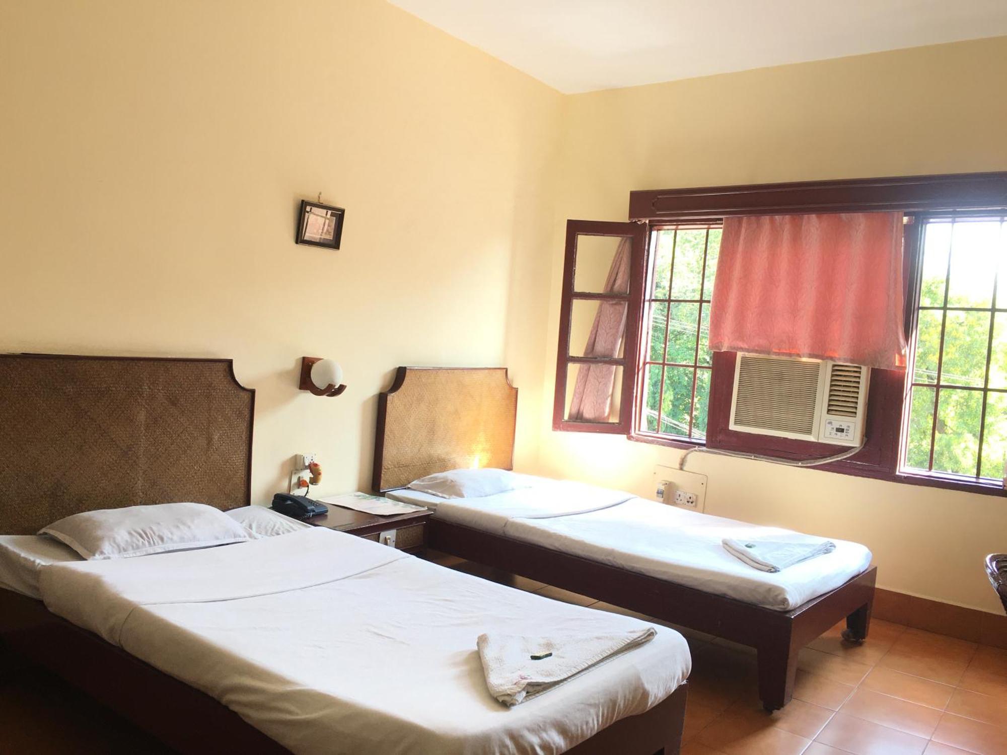 Hotel Indsurya Dibrugarh 外观 照片